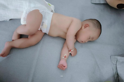 资兴宝宝脚心出汗怎么回事